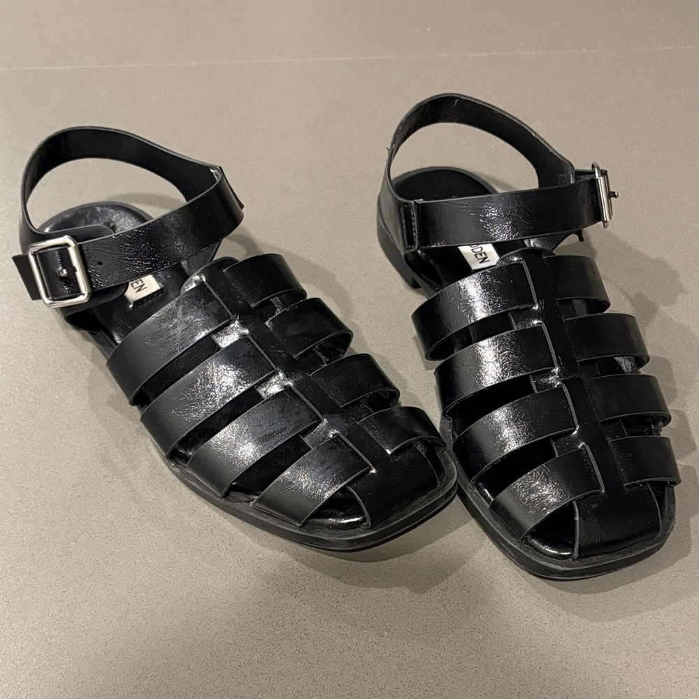 Steve Madden flat sandals size 7.5 black